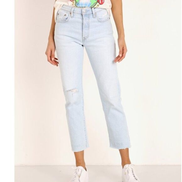 Levi's Size 27 501 Crop Jean Shout Out Button Fly Light Wash Distressed - Picture 1 of 15